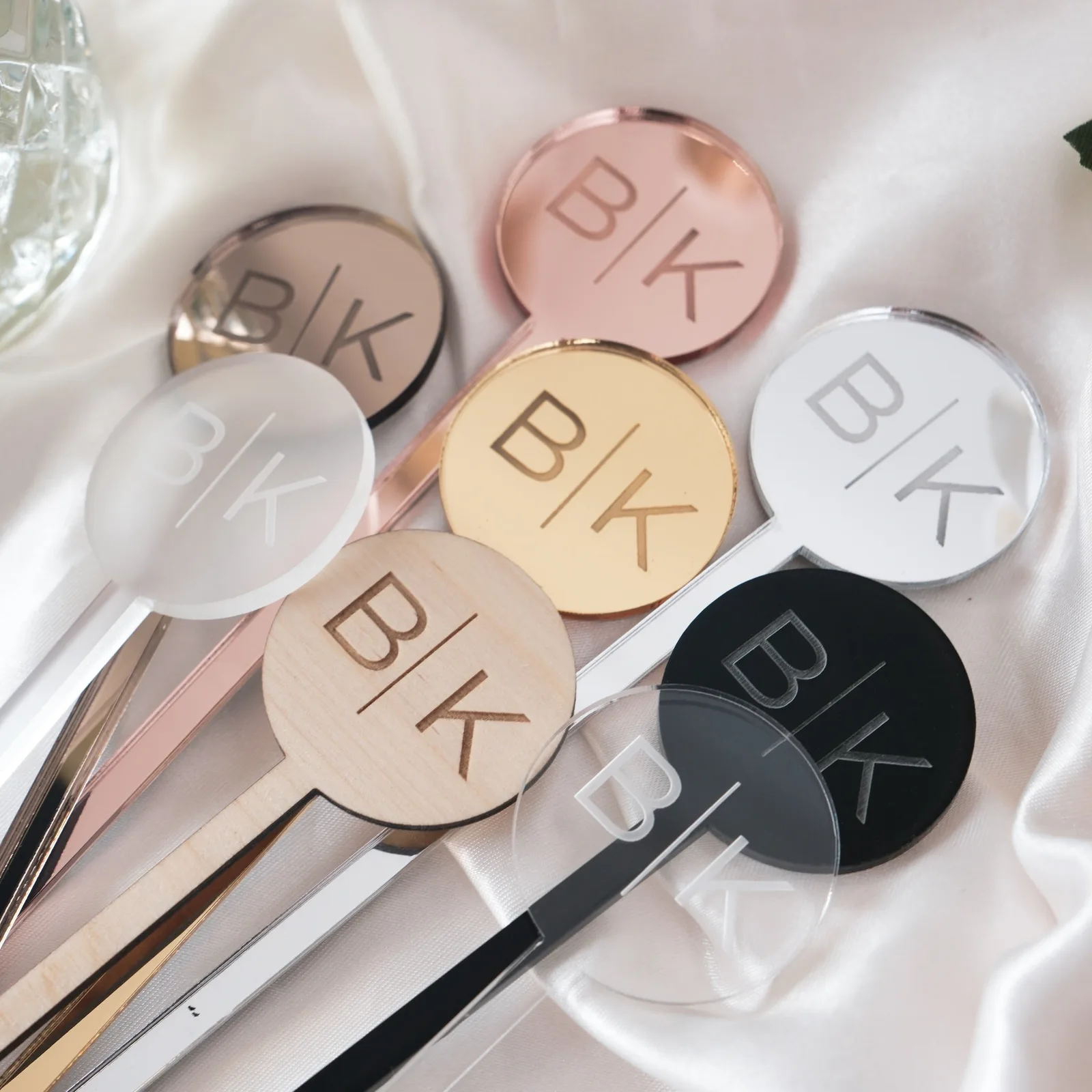 Round-headed stirrers engraved with initials in mirror gold, rose gold, silver, wood, frosted and black finishes